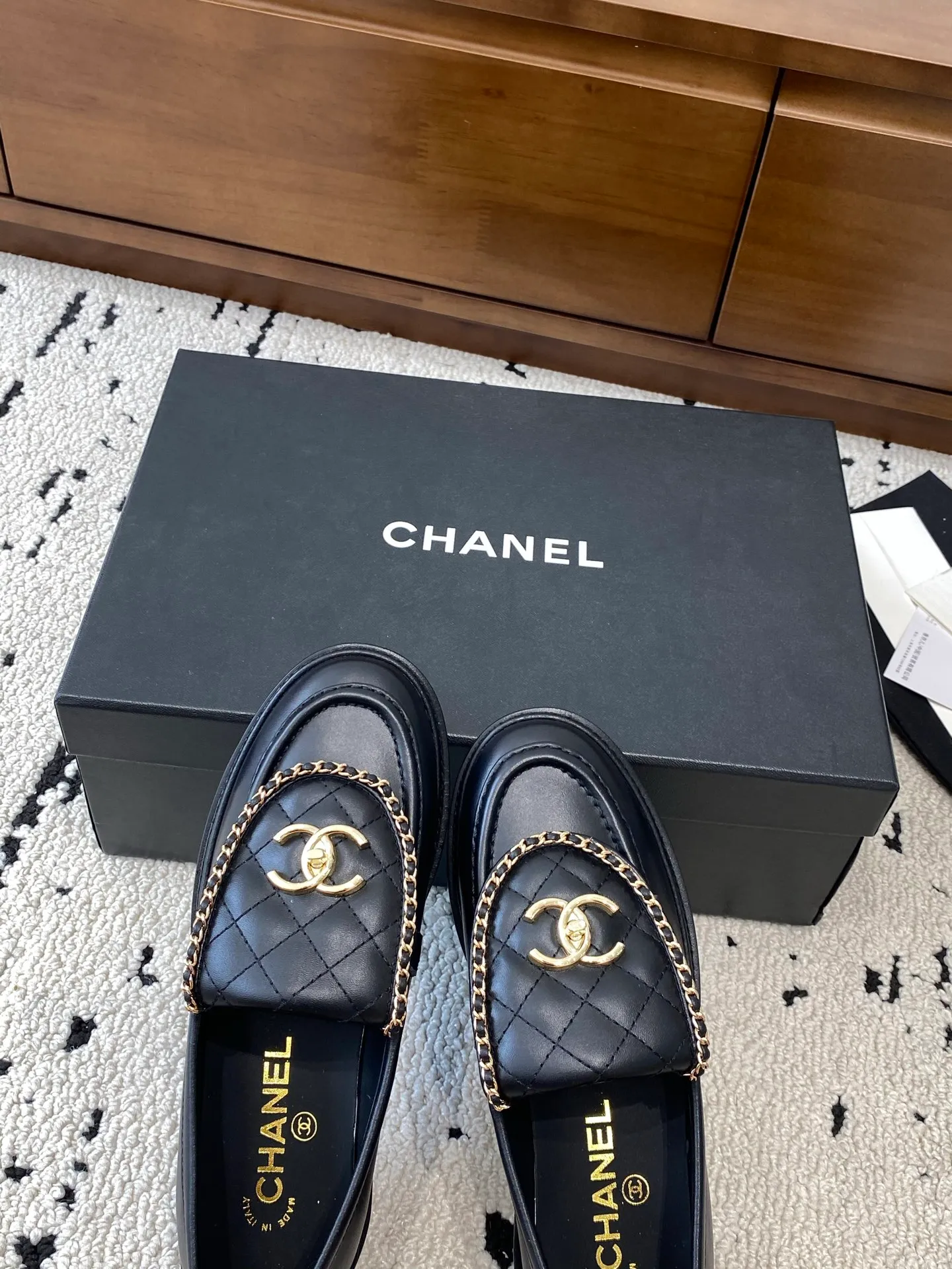 👟👟Ex-factory price 620👟👟 High version 🍀 The official website is updated simultaneously with the high version, CHANEL Chanel's new early spring top autumn shoes series____________ The must-have hot style for spring fragrances, the goddess series, with the elegant and ladylike temperament of fragrances, super attractive, irresistible, heart-beating... ▪️The upper is imported cowhide/butter/patent leather, high-end and texture ➕Original molded hardware buckle ➕Electric embroidery ▪️The lining is imported lambskin, soft and comfortable ▪️Original molded version, Italian genuine leather outsole🇮🇹 ▪️Number of codes: 34-42 (34 40 41 42 is custom-made, non-refundable and non-exchangeable) Multiple colors are available, you can also place an order with the picture BUY NOW 👉 BUY NOW 👉 BUY NOW 👉 BUY NOW 👉
